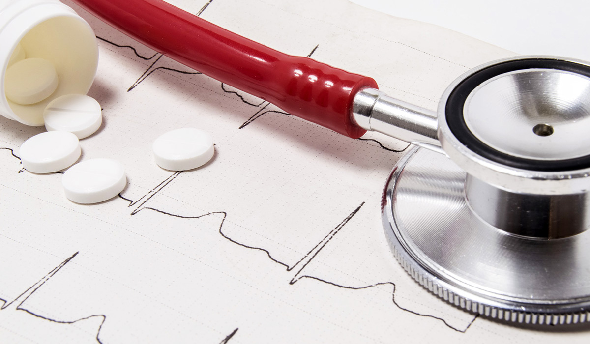 A stethoscope and pills