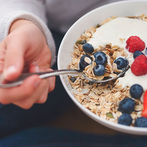 Oatmeal with fruits and yogurt