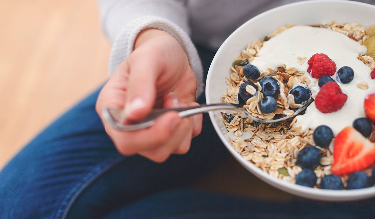 Oatmeal with fruits and yogurt